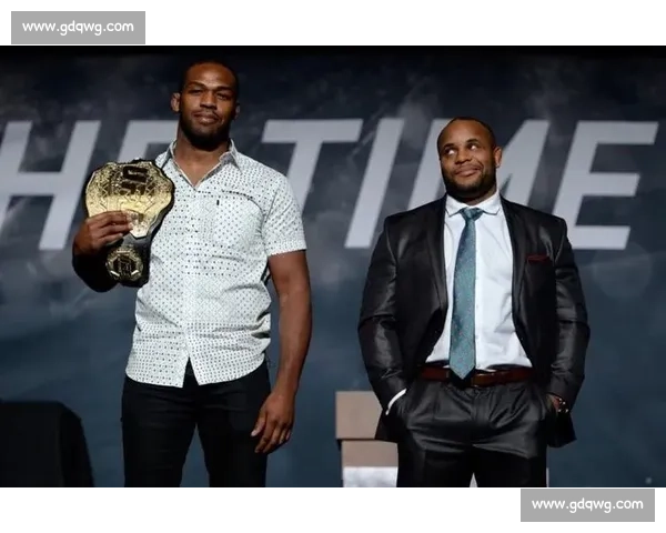 UFC琼斯对决蜘蛛人谁才是终极格斗王者之战历史巅峰对抗全面解析 UFC琼斯对决蜘蛛人谁才是终极格斗王者之战历史巅峰对抗全面解析